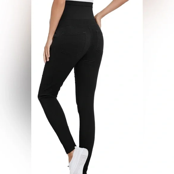 Women's Maternity Jeans Over Belly - Picture 3 of 5